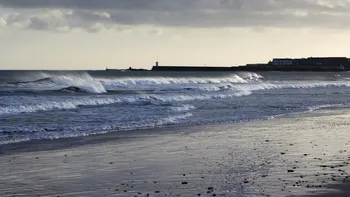 Seahouses waves.jpg